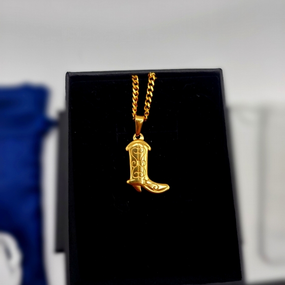 18K Gold Plated Boot Heel With a Miami Cuban Link Chain - Picture 3 of 14